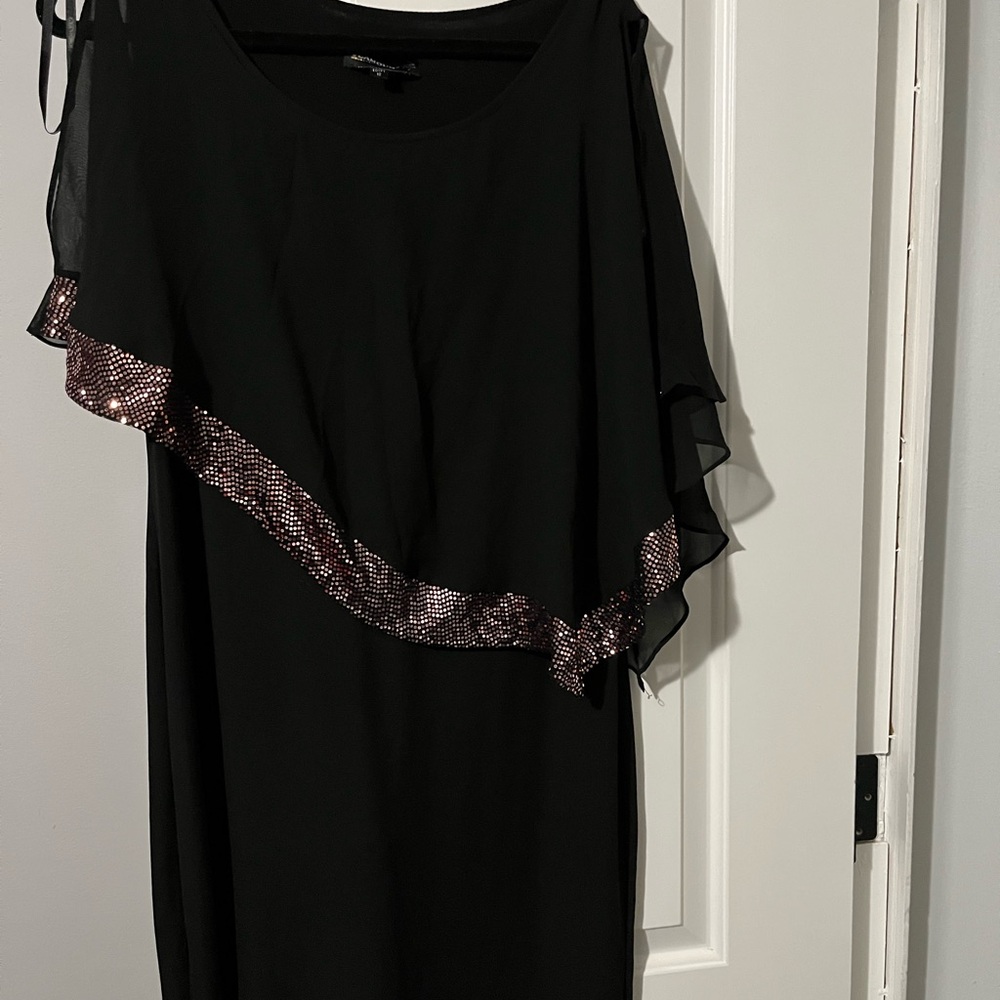 Elegant Black Dress with Sequin Detail
